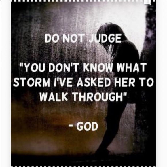 Meet your Posher, Tanya aka THRIFTYNAVYMOM ⚓️ - Picture 12 of 13